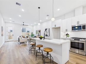 5030 Creekmont Drive, Houston TX 77091