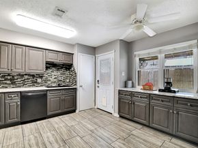 8 Arlington Street, Conroe TX 77301