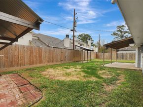 8 Arlington Street, Conroe TX 77301