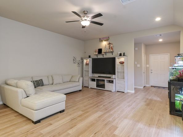 9256 Sea Garden Street, Houston TX 77034