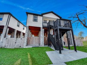 618 Maple Way AB, Houston TX 77015
