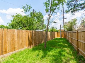 618 Maple Way AB, Houston TX 77015