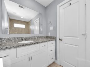 618 Maple Way AB, Houston TX 77015