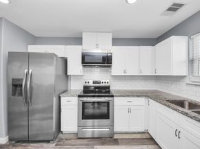 618 Maple Way AB, Houston TX 77015