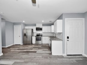 618 Maple Way AB, Houston TX 77015