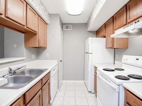 1515 Sandy Springs Road 1006, Houston TX 77042