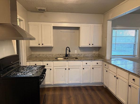 5818 Glenhurst Drive, Houston TX 77033