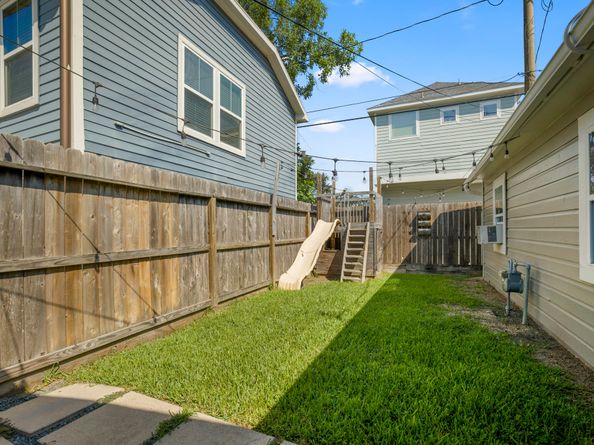 829 E 27th Street, Houston TX 77009