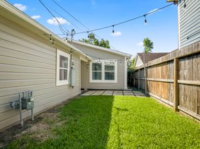 829 E 27th Street, Houston TX 77009