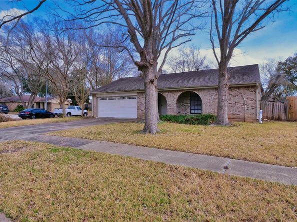 2915 Mesquite Drive, Sugar Land TX 77479