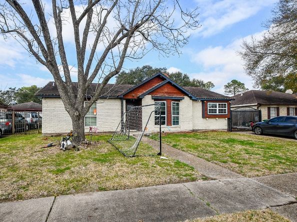 10410 Huntington Dale Drive, Houston TX 77099