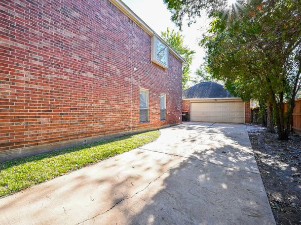 9731 New Kent Drive, Sugar Land TX 77498