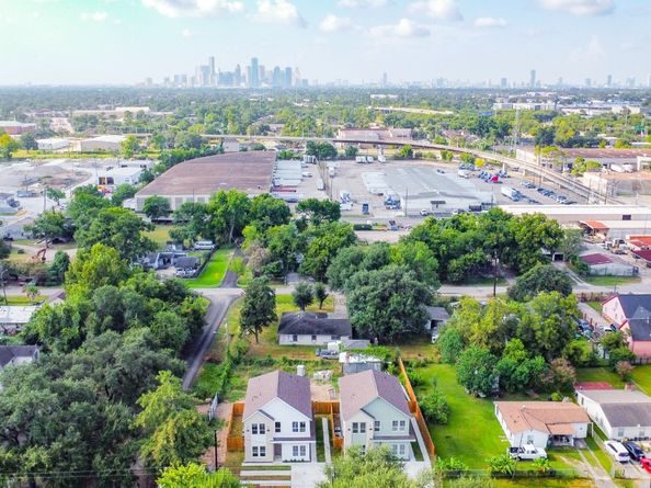 164 Wallace Street, Houston TX 77022