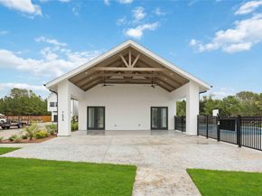 7715 Inwood Hills Lane, Houston TX 77088