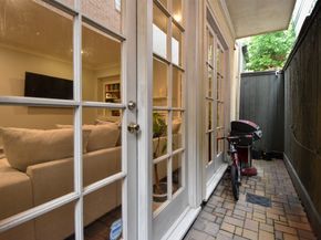 3226 Pemberton Circle Drive, Houston TX 77025