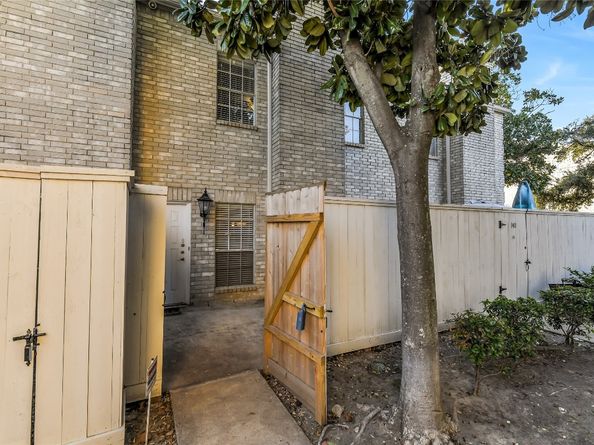 4001 Tanglewilde Street 1402, Houston TX 77063