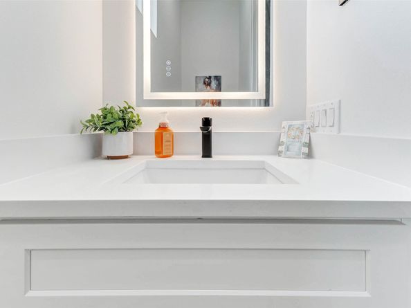 407 Grove Street B, Houston TX 77020