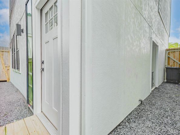 407 Grove Street B, Houston TX 77020