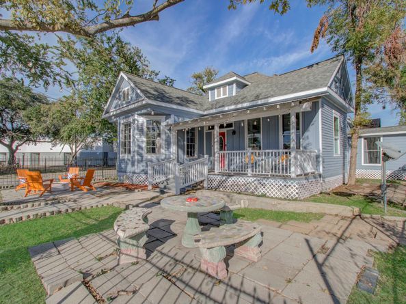 2118 Common Street Street, Houston TX 77009