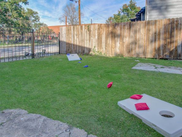 2118 Common Street Street, Houston TX 77009