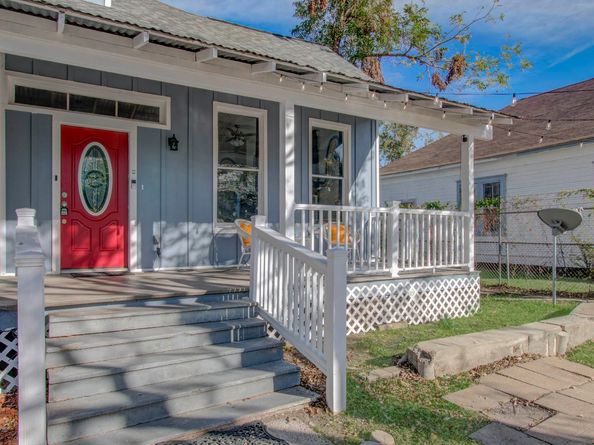 2118 Common Street Street, Houston TX 77009