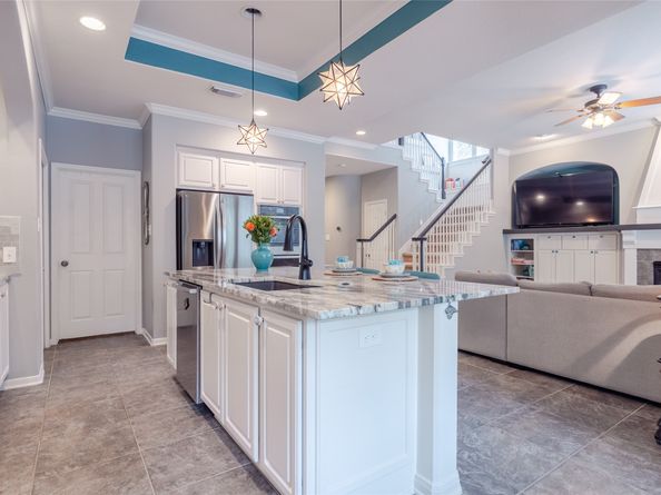 51 S Crisp Morning Circle, The Woodlands TX 77382