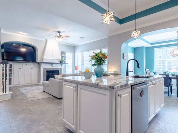 51 S Crisp Morning Circle, The Woodlands TX 77382