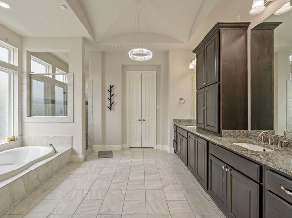 34 Jaden Oaks Place, Tomball TX 77375