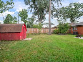 2302 Hewitt Drive, Houston TX 77018