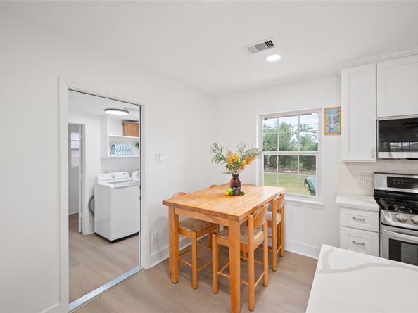 2302 Hewitt Drive, Houston TX 77018