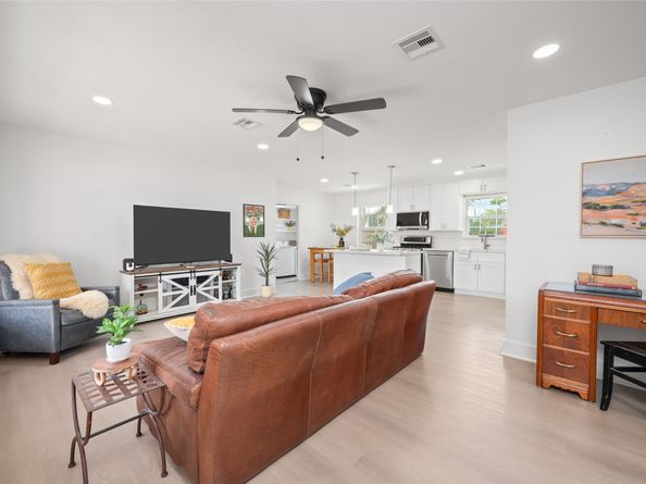 2302 Hewitt Drive, Houston TX 77018