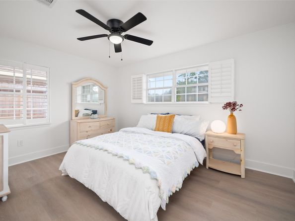 2302 Hewitt Drive, Houston TX 77018
