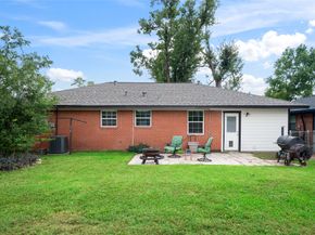 2302 Hewitt Drive, Houston TX 77018
