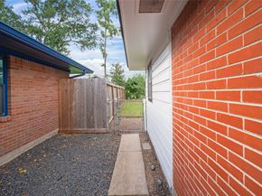 2302 Hewitt Drive, Houston TX 77018