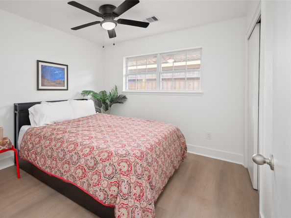 2302 Hewitt Drive, Houston TX 77018