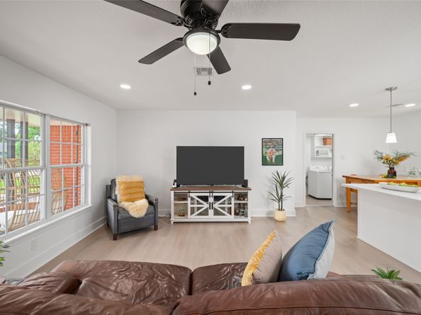 2302 Hewitt Drive, Houston TX 77018