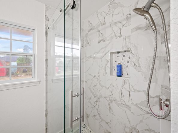 2302 Hewitt Drive, Houston TX 77018