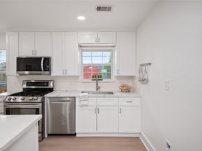2302 Hewitt Drive, Houston TX 77018