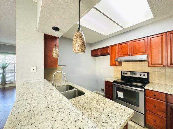 7350 Kirby Drive 33, Houston TX 77030