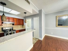 7350 Kirby Drive 33, Houston TX 77030
