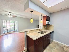 7350 Kirby Drive 33, Houston TX 77030