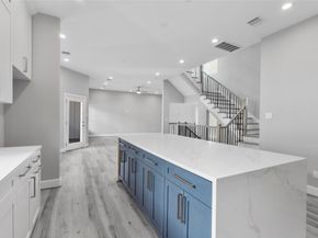 1122 W 16th Street B, Houston TX 77008