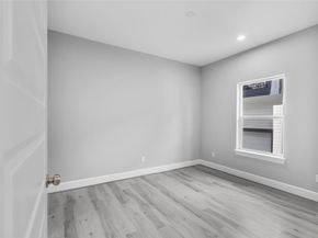 1122 W 16th Street B, Houston TX 77008