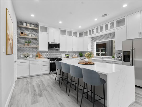 1122 W 16th Street B, Houston TX 77008