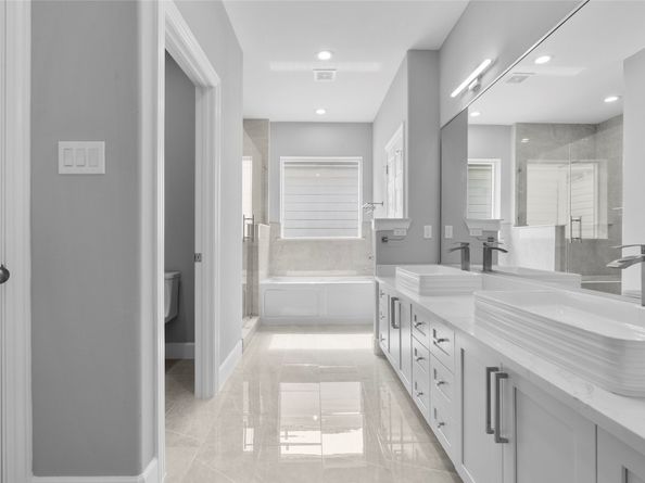 1122 W 16th Street B, Houston TX 77008