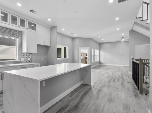 1122 W 16th Street B, Houston TX 77008