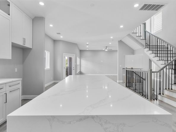 1122 W 16th Street B, Houston TX 77008