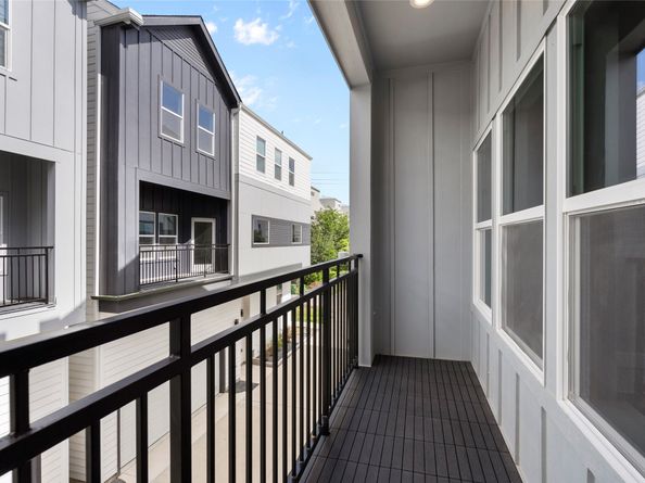 1122 W 16th Street B, Houston TX 77008