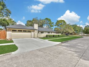 6238 Braesheather Circle, Houston TX 77096