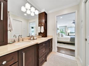 6238 Braesheather Circle, Houston TX 77096